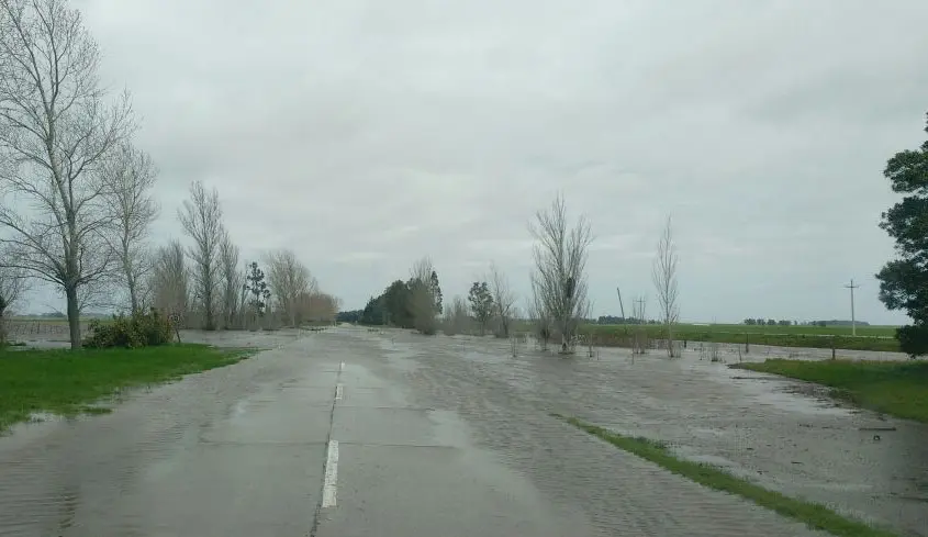 LA DULCE: Desbordó la laguna La Salada