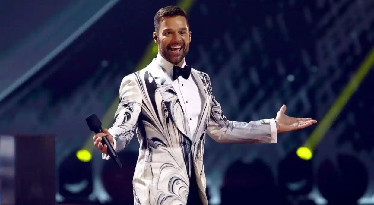 Ricky Martin prepara el remix de “Tiburones” junto a Farruko