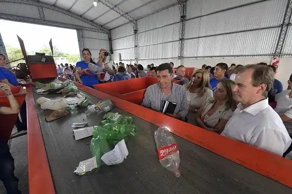 El Gobernador inauguró una planta de tratamiento de residuos en Tabossi