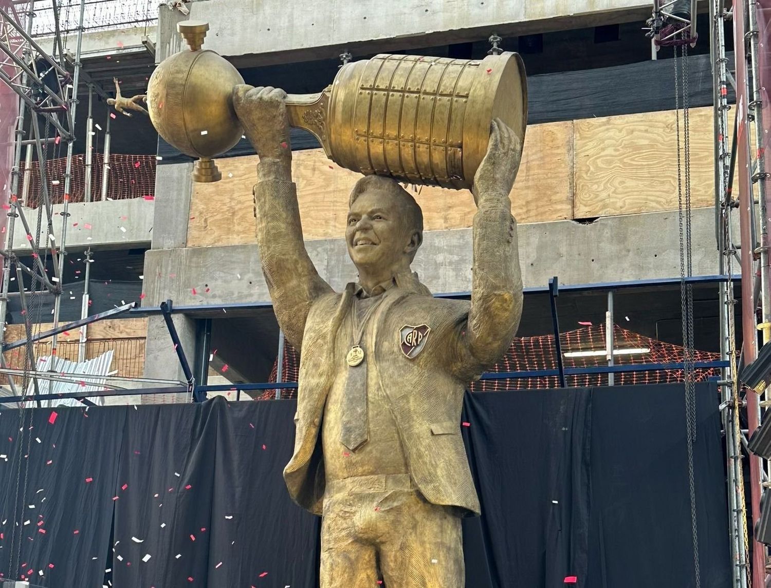 River inauguró la estatua de Marcelo Gallardo, que se mostró emocionado por el cariño de la gente