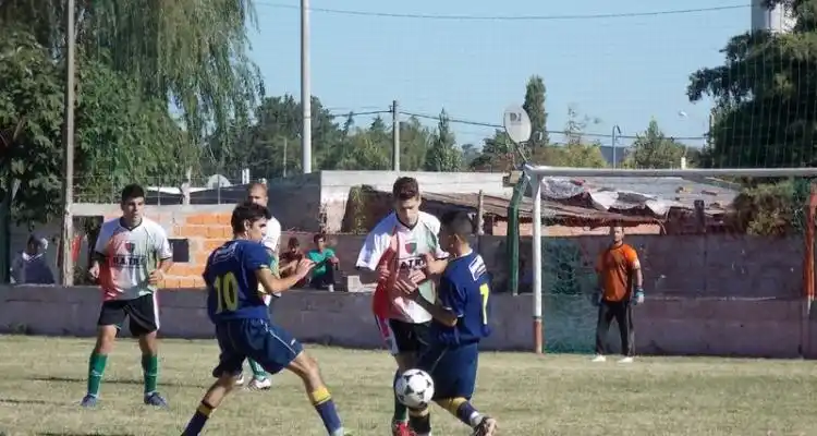 Mitre y Paraná continúan goleando