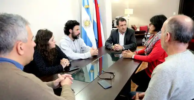 Edgardo Kueider se reunió con los trabajadores despedidos de El Diario C