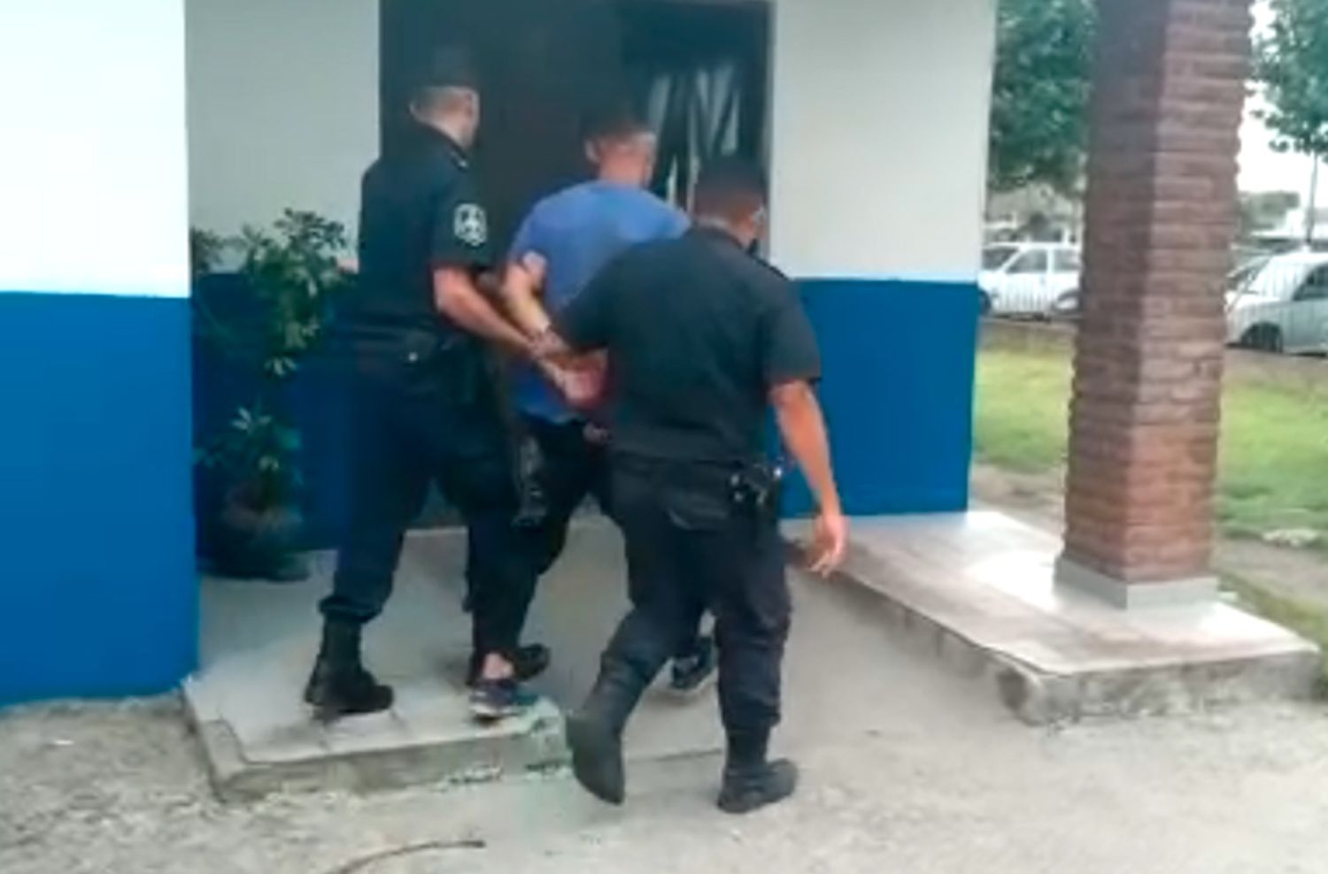 Tenía pedido de captura y quiso escapar al ver un operativo policial