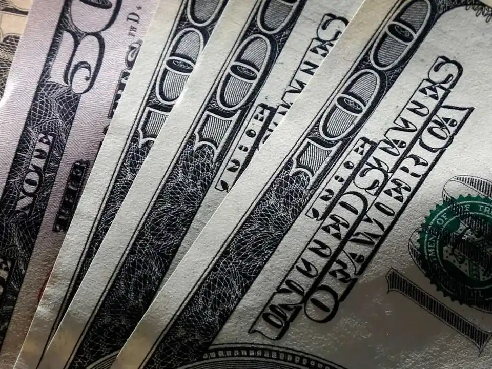 El dólar finalizó sin cambios, en 1.415 pesos