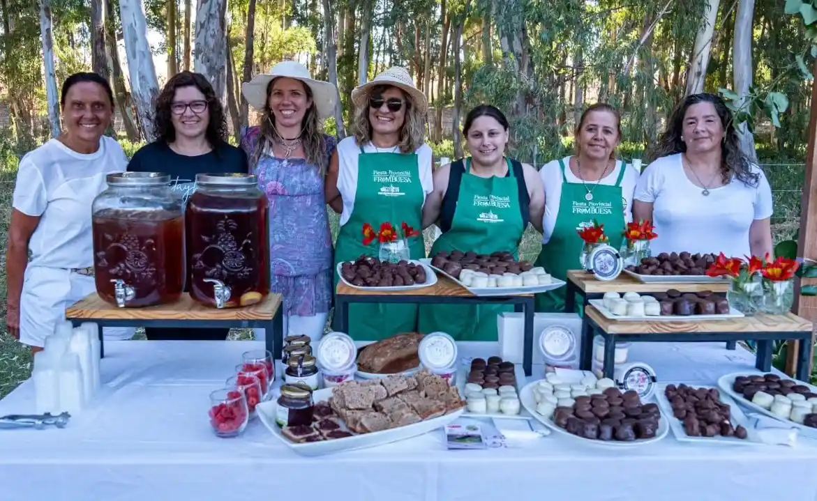 En Barker y Villa Cacique, la frambuesa es fiesta y trabajo