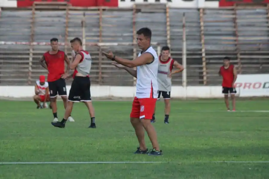 9 de Julio viajó a Salta para su debut en el Federal A