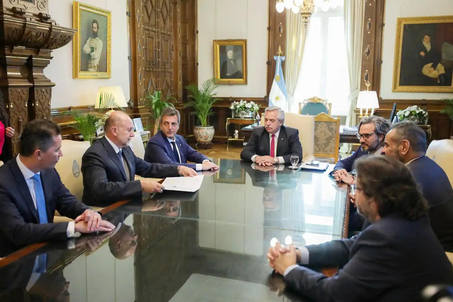 Alberto Fernández encabezó la firma de la garantía para el financiamiento del acueducto interprovincial Santa Fe – Córdoba.