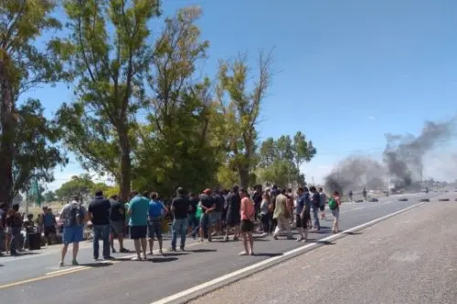 Trabajadores de Fanazul volvieron a cortar la ruta a la espera de respuestas
