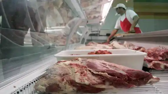 Bajó el consumo de carne vacuna a niveles históricos: El modelo exportador de carne no derrama, ni a productores ni a consumidores.