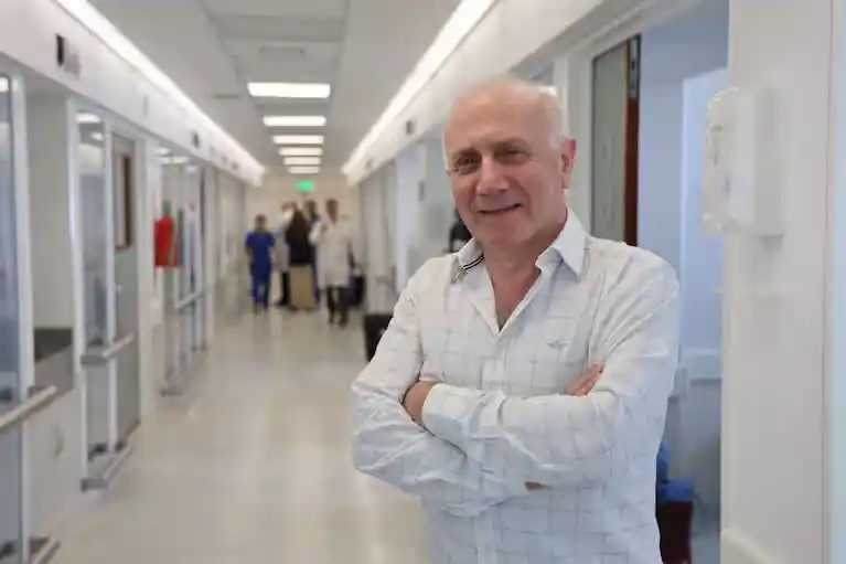 El doctor Néstor Raimondi fue elegido presidente de la Federación Mundial de Terapia Intensiva