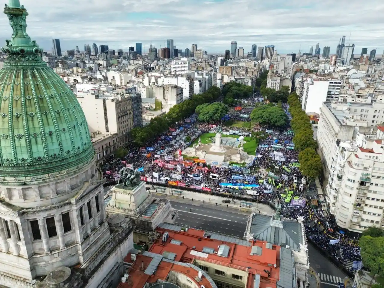 Multitudinaria marcha de jubilados y sindicatos en la previa del paro nacional de la CGT
