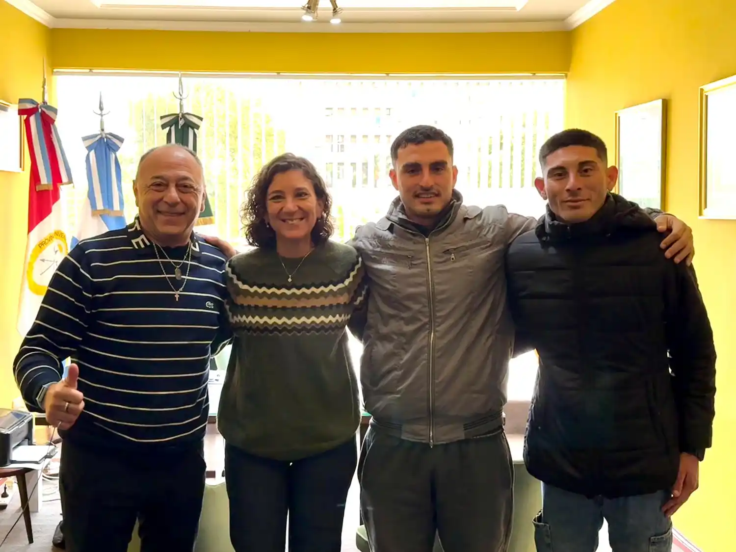 Los dos jóvenes junto a Sergio Appa (izquierda) y Leticia Di Gregorio.