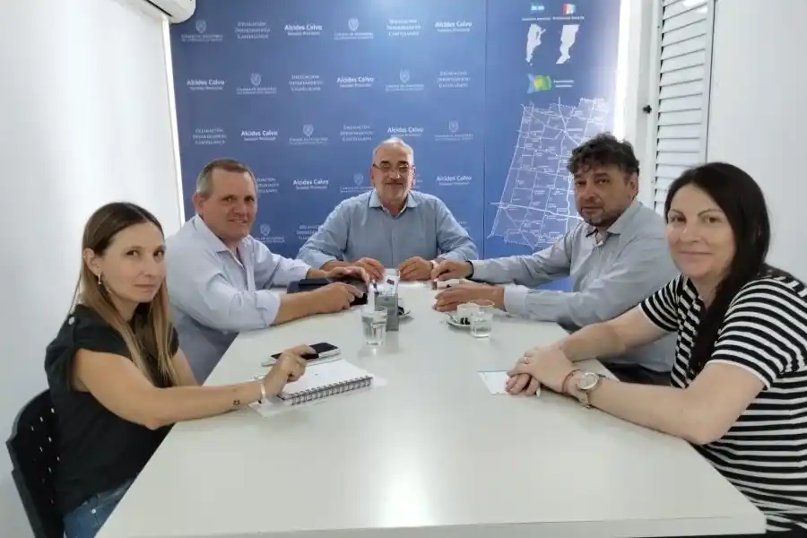Calvo recibió a funcionarios provinciales para abordar problemáticas en materia de seguridad