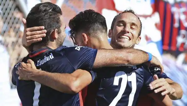 San Lorenzo supo cuándo golpear a Huracán y se llevó el clásico
