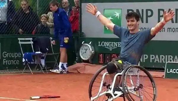 Gustavo Fernández, campeón de Roland Garros sobre silla de ruedas
