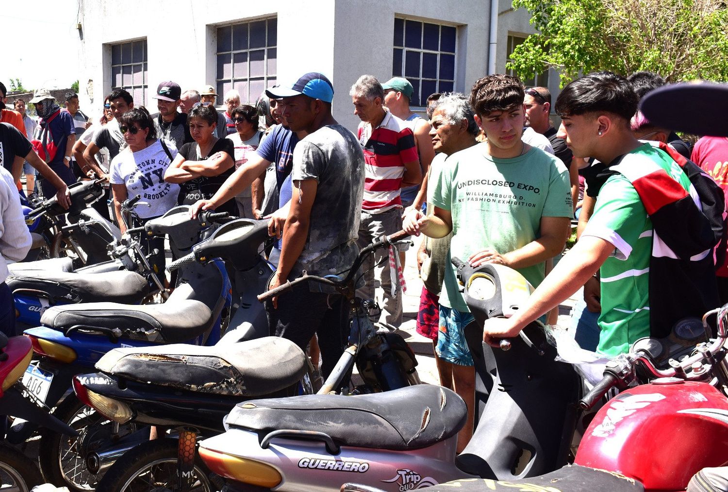 Un gran marco de público participó del remate que llevó a cabo el municipio