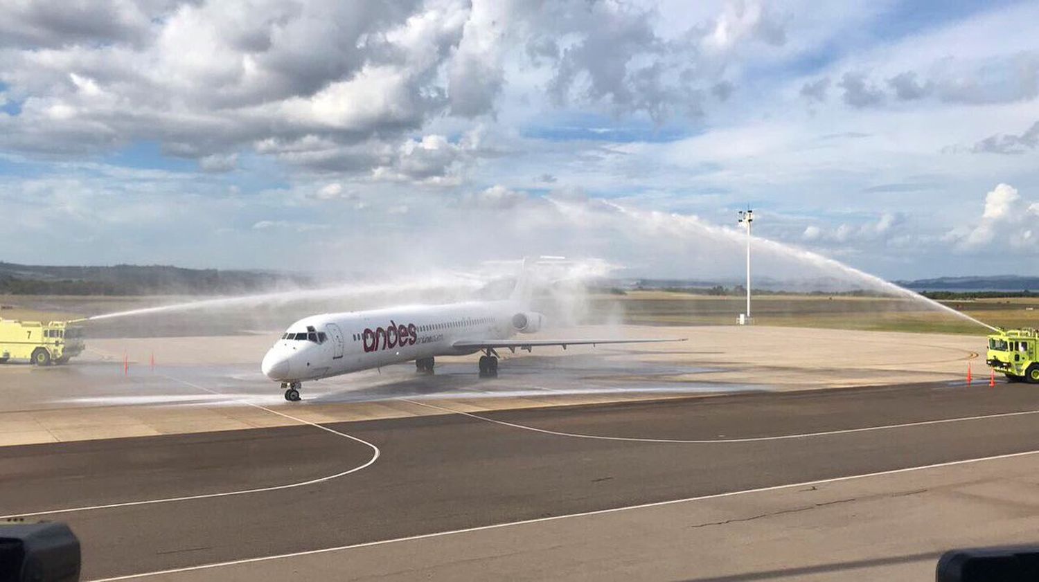 Andes Líneas Aéreas inauguró sus vuelos regulares a Punta del Este