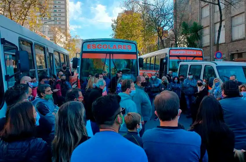 Transporte Escolar: "La situación es desesperante y solo pedimos ayuda para comer"