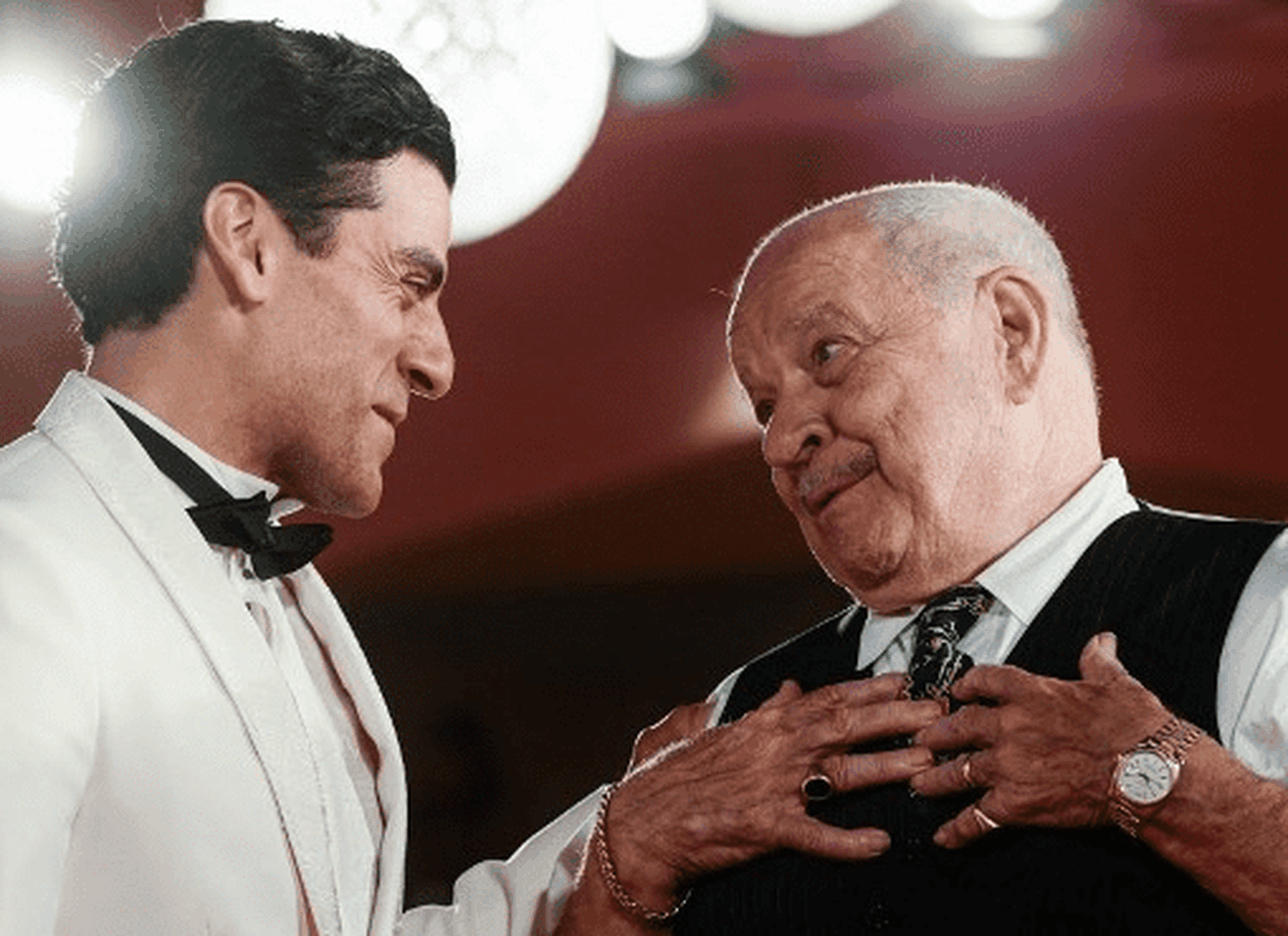 Paul Schrader con el actor Oscar Isaac durante el festival del año pasado. Foto AFP