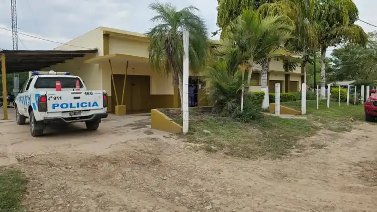 Mojón de Fierro: un policía herido tras una violenta emboscada a pedradas