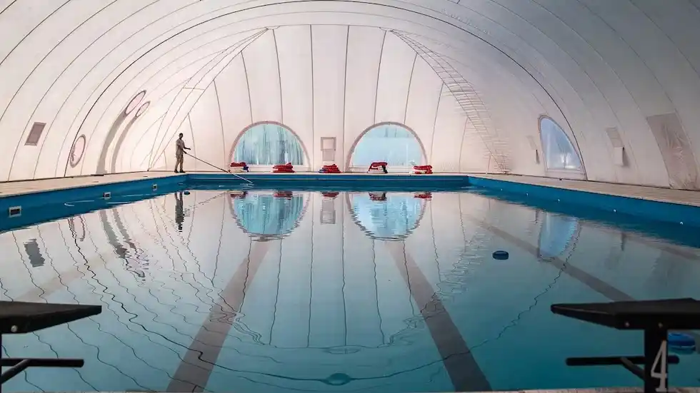 Conocé el pequeño pueblito cordobés a 160 km de Rafaela que tiene una pileta climatizada única en su región