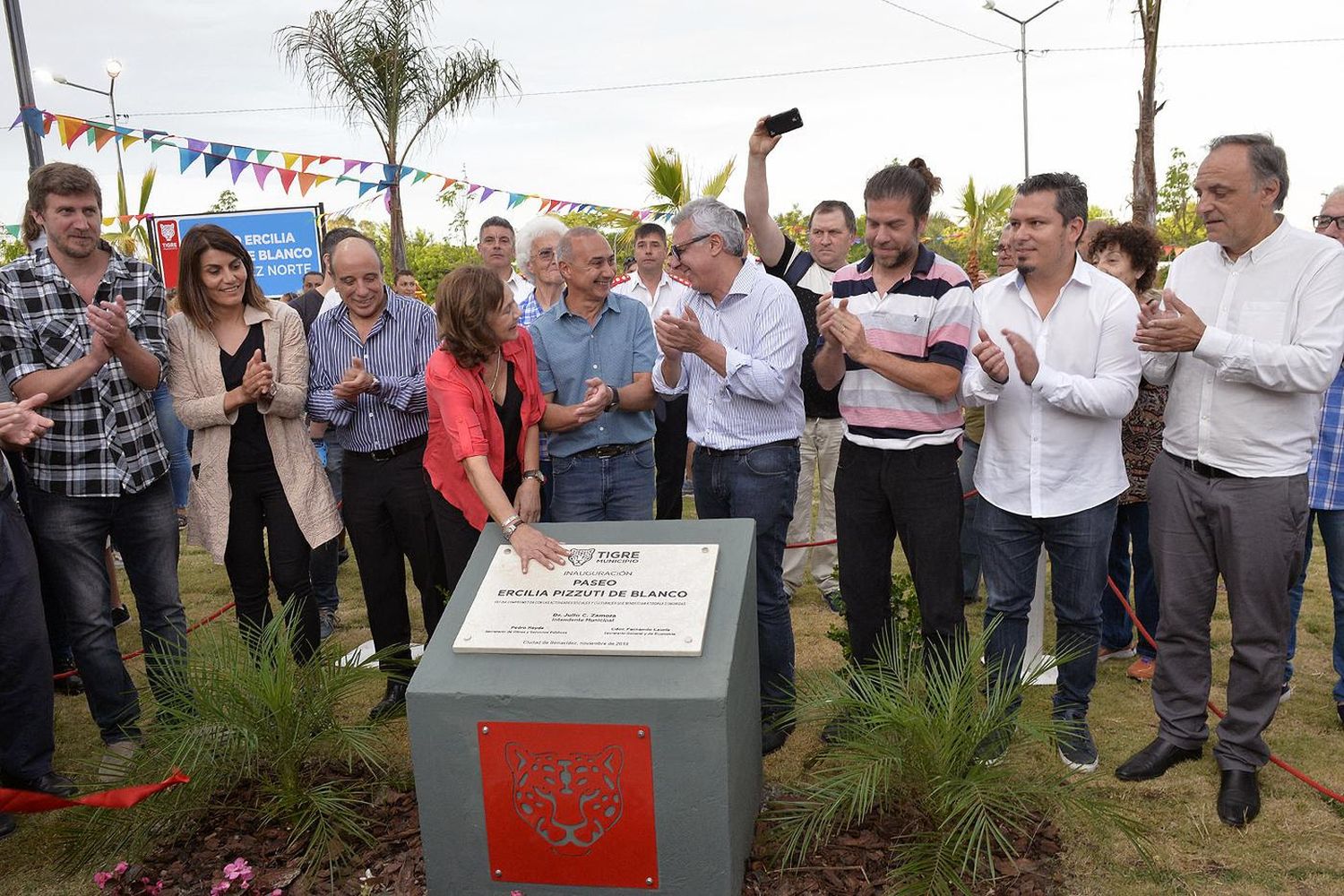 Tigre: Zamora inauguró el espacio renovado N°52 y presentó nuevos móviles del COT 