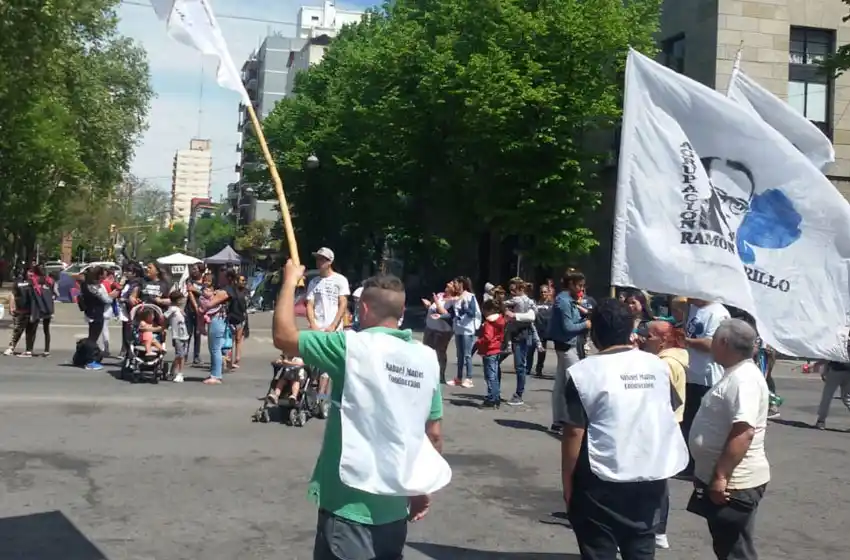 Organizaciones volvieron a hacer un corte frente al Municipio
