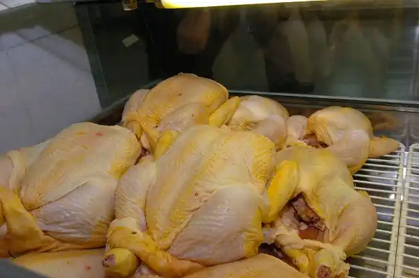 Decomisan más de mil kilos de pollo y los donaron a hospitales 