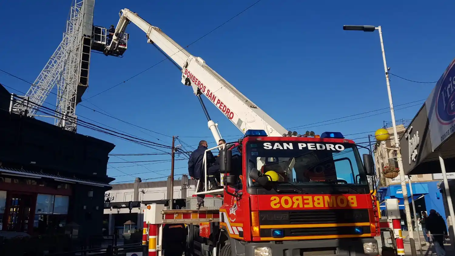 La UCR propone derogar la tasa de cartelería, tras oponerse a la prórroga del contrato con Tipsa