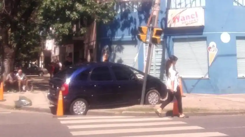 Se descompensó, chocó contra una columna y falleció