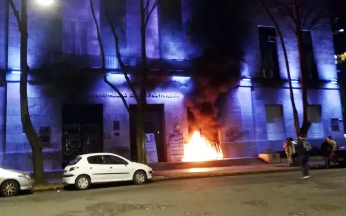 Mar del Plata: prenden fuego la Comuna por la muerte del piquetero en el Obelisco