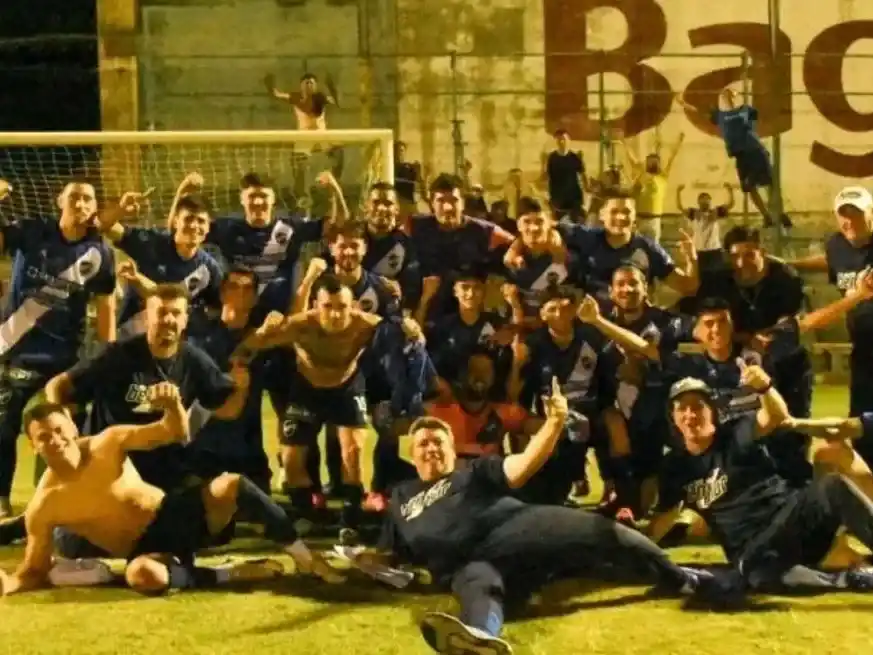 Toda la felicidad. Ben Hur ganó y está a un paso del Federal A. Foto: Gentileza.