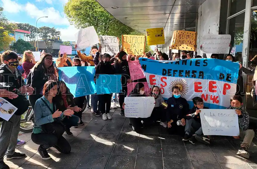 Escuelas rurales en el Consejo Escolar: "El edificio de la primaria 46 se está viniendo abajo"