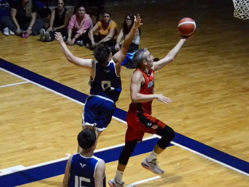 Huracán venció a Rivadavia en la primera jornada