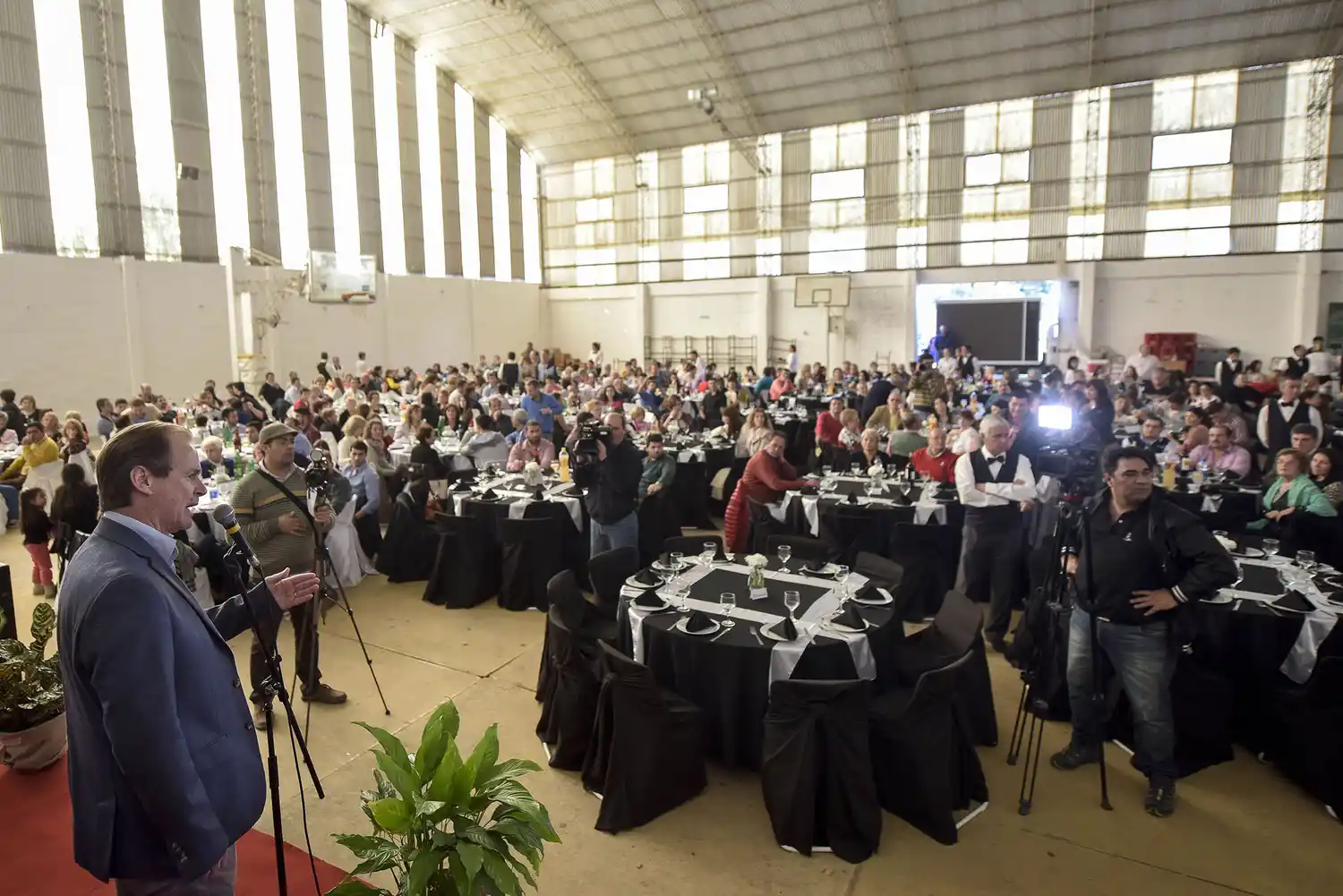 El gobernador Gustavo Bordet participó este domingo de los festejos por el centenario del Club Atlético Diamantino
