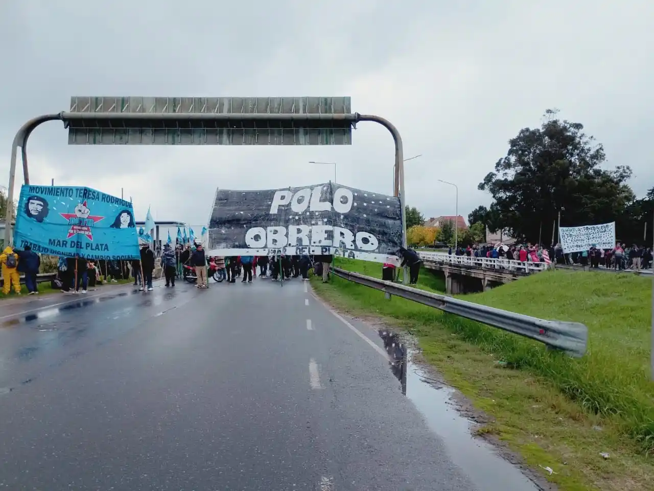 En ese contexto, el dirigente del Partido Obrero, Alejandro Martínez, explicó que el recorte impacta directamente en trabajadores precarizados.