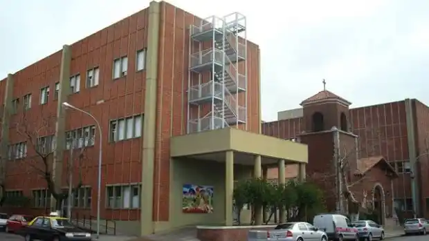 Se trasladó al bebé y a su madre al Hospital Materno Infantil para su evaluación y seguimiento