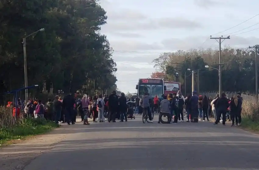 Reclamaban por la muerte de un niño en un accidente de tránsito: uno chocó a la policía