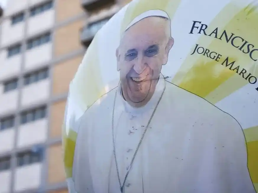 Francisco sufrió “dos episodios de insuficiencia respiratoria aguda”. Crédito: Reuters/Guglielmo Mangiapane