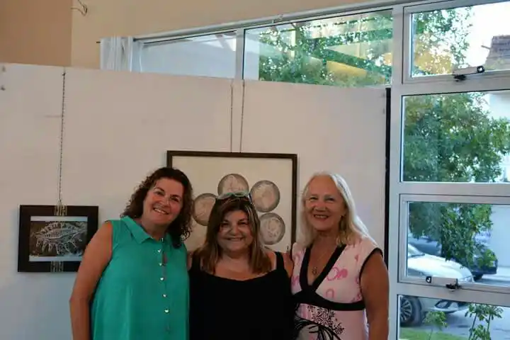 “Entremares”, una muestra que reúne a artistas locales