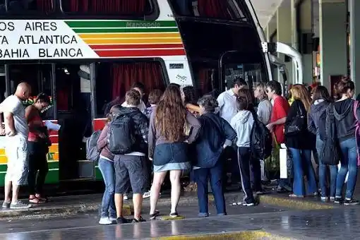 Miles de personas comenzaron el éxodo por año nuevo y vacaciones