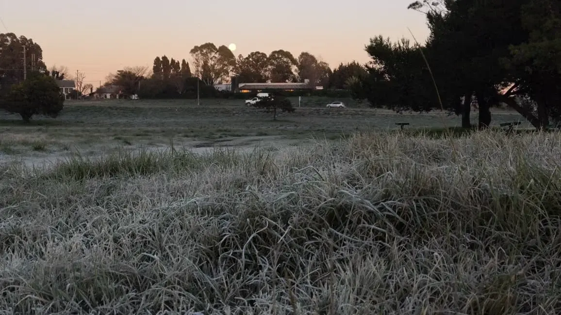 Necochea amaneció bajo una fuerte helada y se espera que el frío continúe