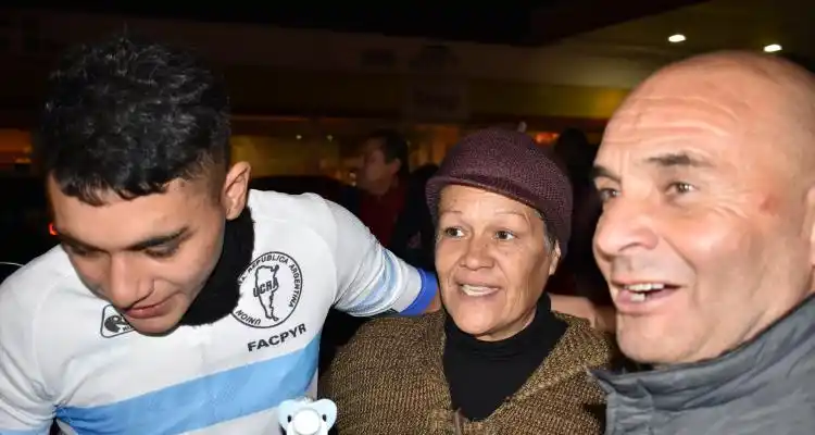 Raúl “Buya” Peralta cumplió su promesa y le devolvió el chupete a Juan José Paz