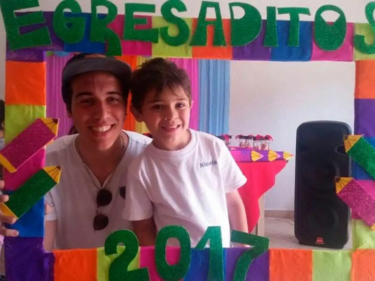 La historia del joven que creó una “poción mágica contra el bullying” para ayudar a su hermanito