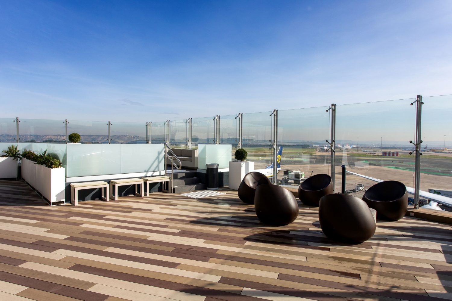 Inauguran nueva sala VIP con terraza hacia la plataforma en la T1 del aeropuerto de Madrid-Barajas