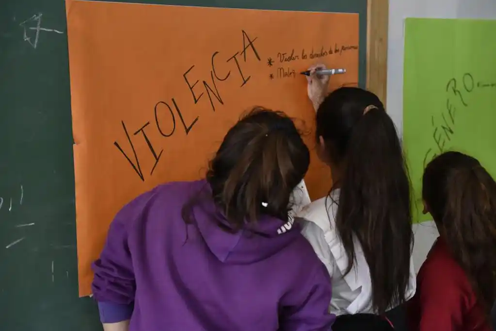 Educación Sexual Integral para jóvenes, ¿y quién enseña a los adultos?