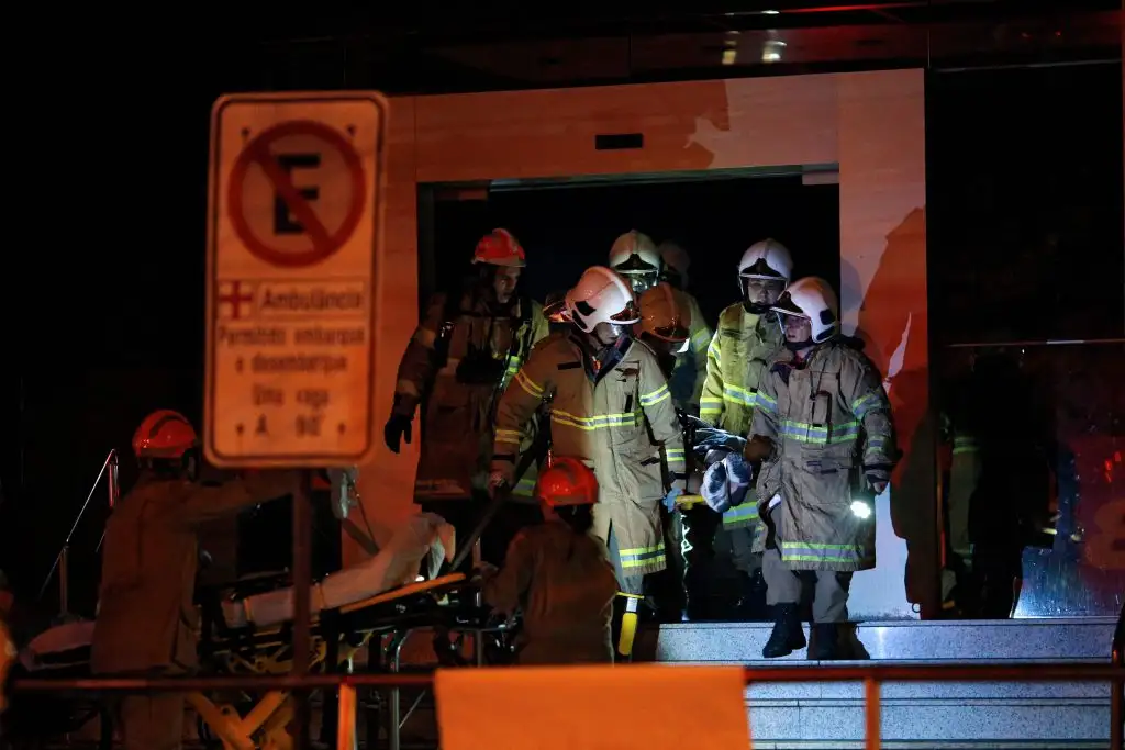 Once muertos en el incendio en un hospital de Rio de Janeiro
