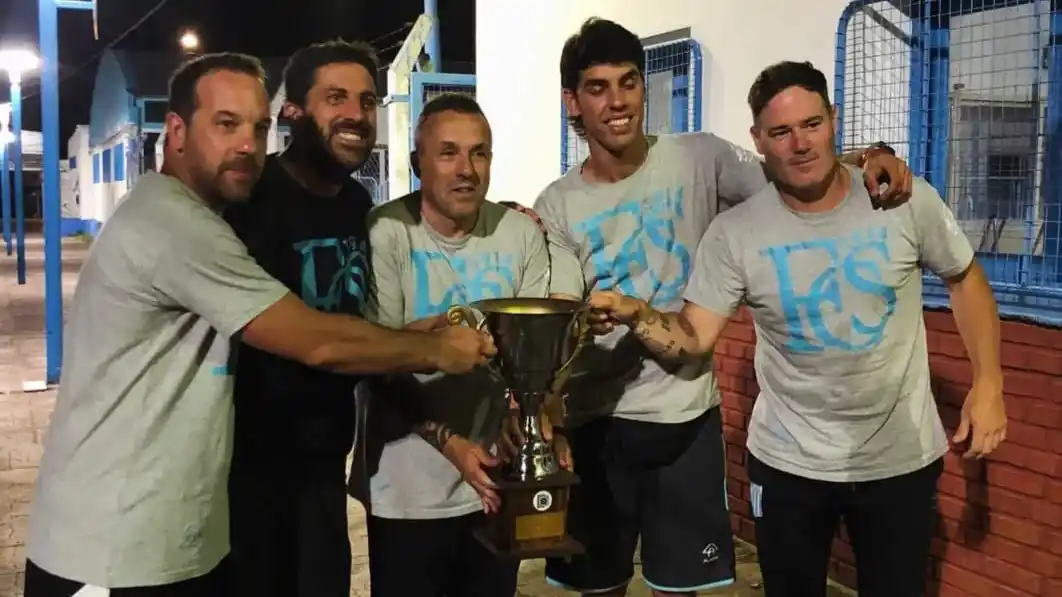 Liggerini (en el centro), junto a sus compañeros de cuerpo técnico. (Foto gentileza de Fabián Casanella).