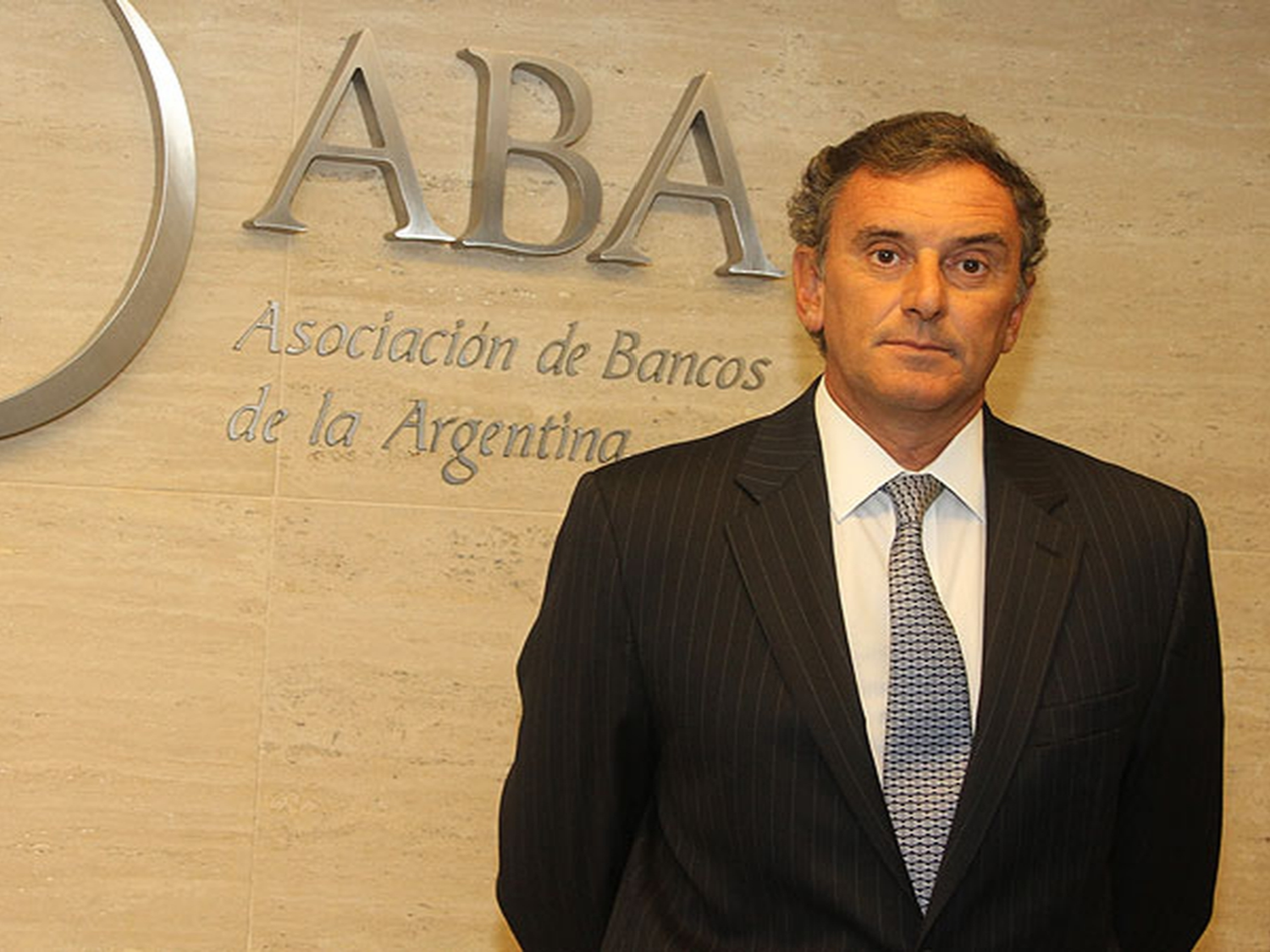 Bancos piden que las tasas de interés sean superiores a la inflación