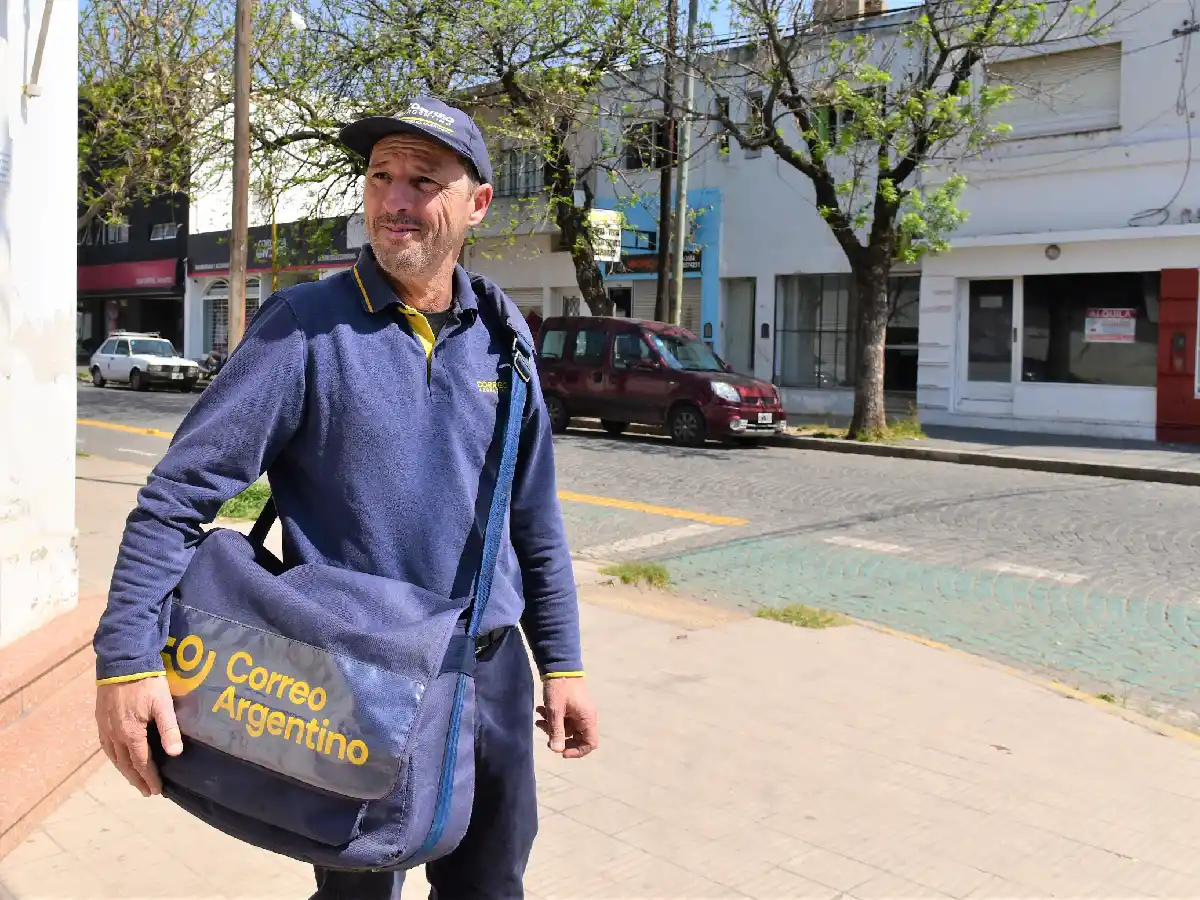 Día del Cartero: “Antes llevábamos cartas, ahora llevamos paquetes”